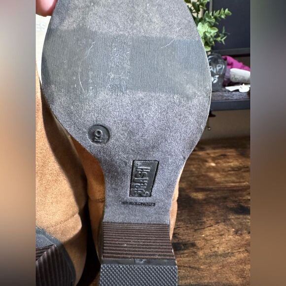 Brash Women's Tan Suede Ankle Booties size 9 - Picture 2 of 9